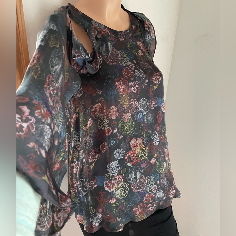 S 💝 NWT silk IRO Paris 34 cold shoulder blouse with flounced sleeve